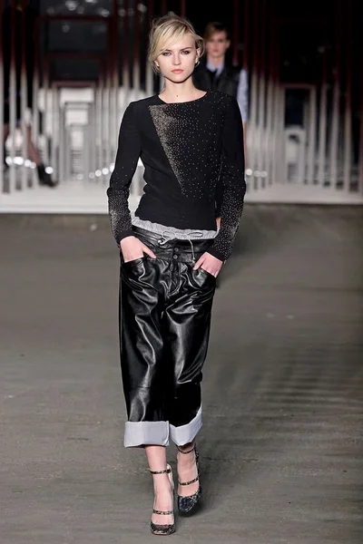 Look 3